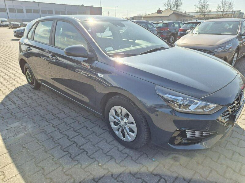 Grafitowy Używany 2022 Hyundai i30 Hatchback | 32 000 zł - Obraz 1/4