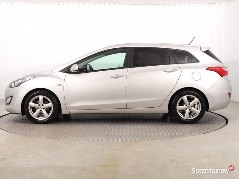 Używany Hyundai i30 90 KM (66 kW) 2015 Srebrny Kombi