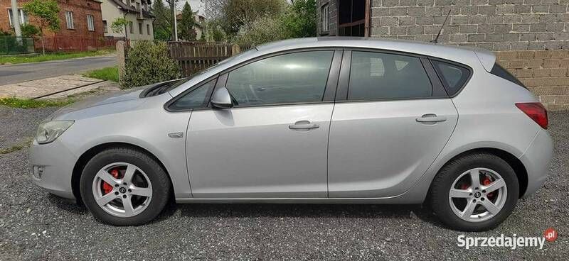 Używany Opel Astra 2010 Srebrny Hatchback
