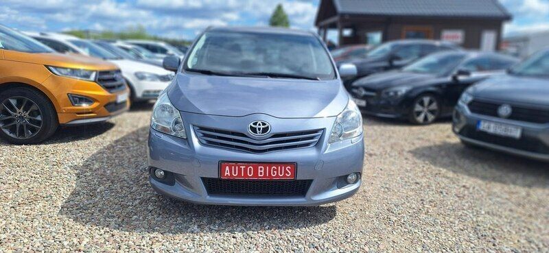 Używany Toyota Verso 147 KM (108 kW) 2009 Niebieski jasny (metalik) Minivan