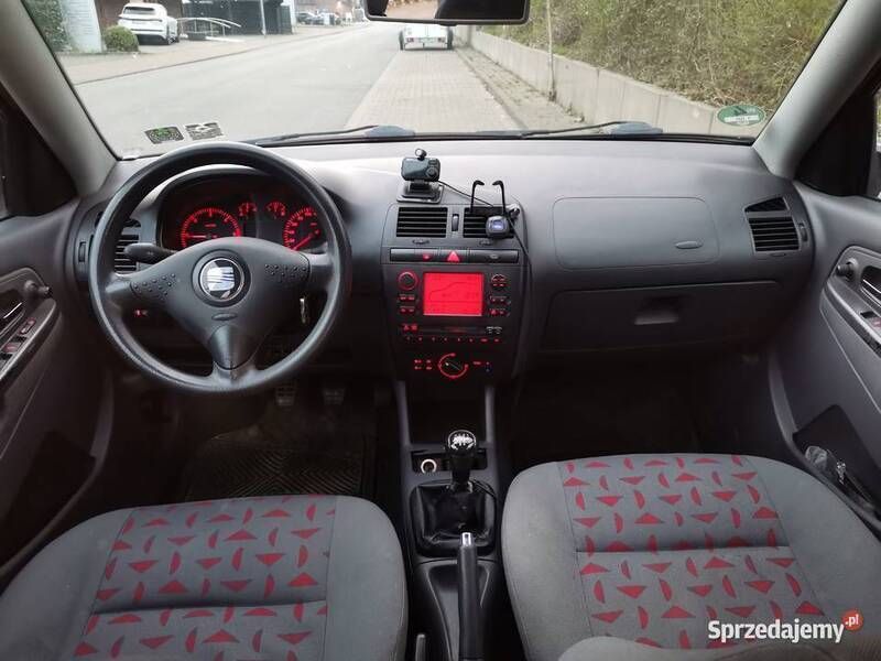 Czerwony Używany 2001 Seat Cordoba Kombi | 4500 zł - Obraz 1/4