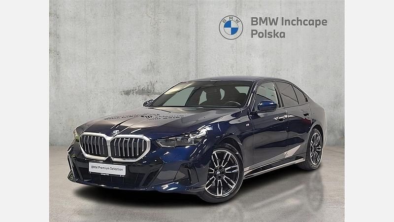 Niebieski tanzanite bmw individual metalizowany Używany 2024 BMW 520 Comfort Edition Sedan/Limuzyna | 259 900 zł (Dobra cena) - Obraz 1/3
