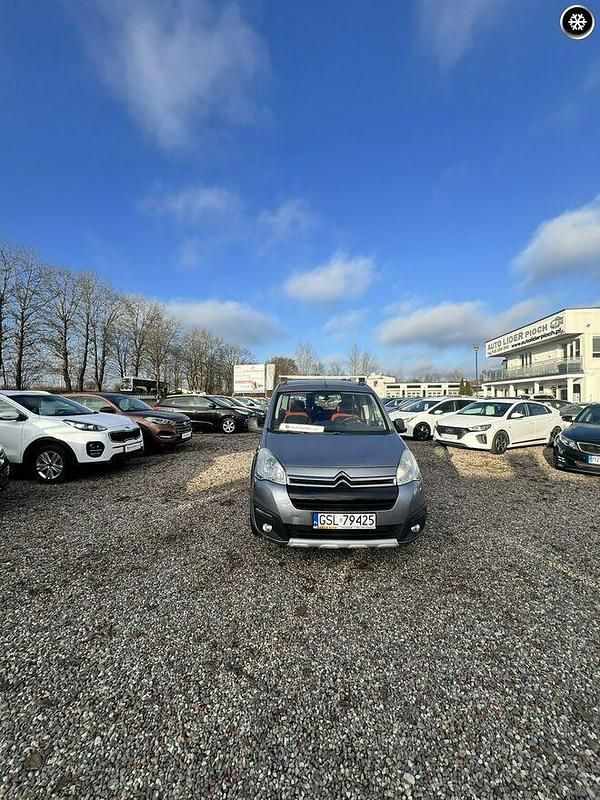 Szary Używany 2016 Citroën Berlingo Kombi | 33 700 zł (Dobra cena) - Obraz 1/4