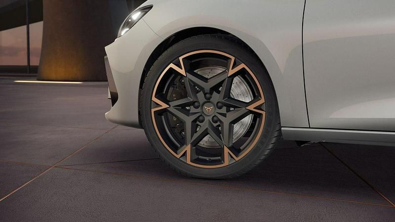 Używany Cupra Leon 333 KM (244 kW) 2023 Szary (metalik) Sedan/Limuzyna