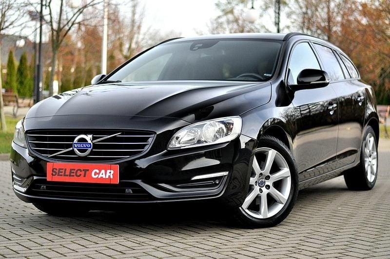 Używany Volvo V60 150 KM (110 kW) 2016 Czarny Kombi