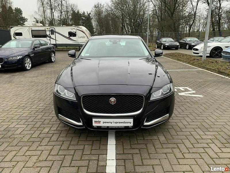 Używany Jaguar XF 180 KM (132 kW) 2015 Czarny Sedan/Limuzyna
