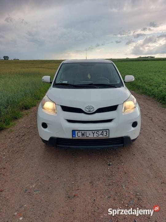 Biały Używany 2010 Toyota Urban Cruiser SUV | 13 900 zł - Obraz 1/4