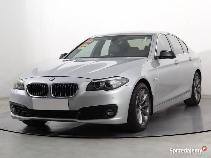 Używany BMW 520 2016 Srebrny Sedan/Limuzyna