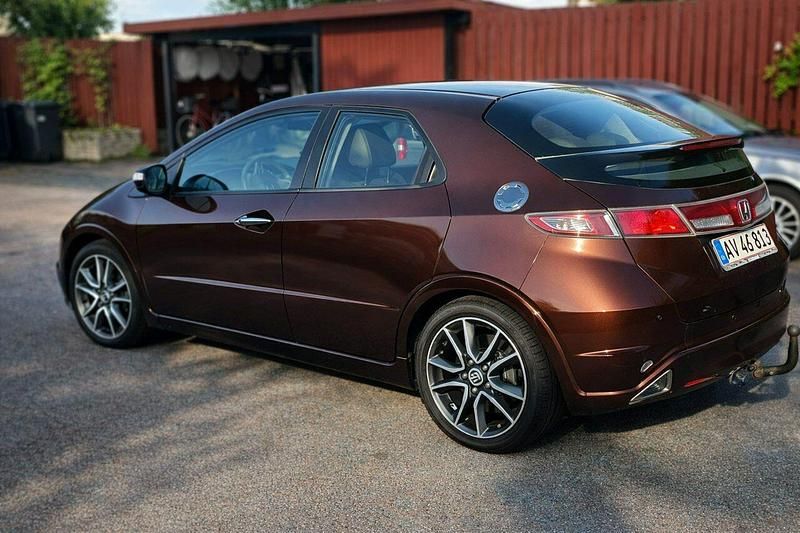 Używany Honda Civic 141 KM (103 kW) 2011 Brązowy (metalik) Sedan/Limuzyna