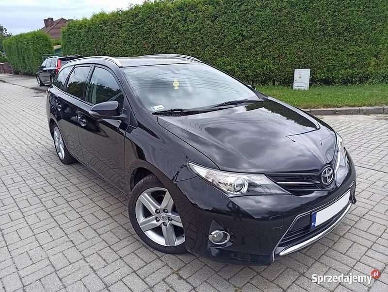 Czarny Używany 2015 Toyota Auris Sport Kombi | 29 900 zł - Obraz 1/4