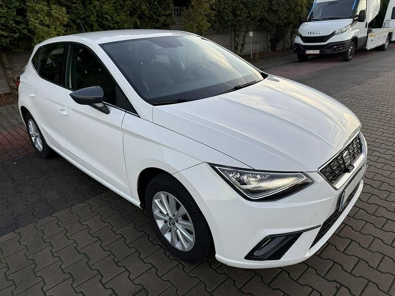 Biały Używany 2017 Seat Ibiza Hatchback | 15 900 zł - Obraz 1/4