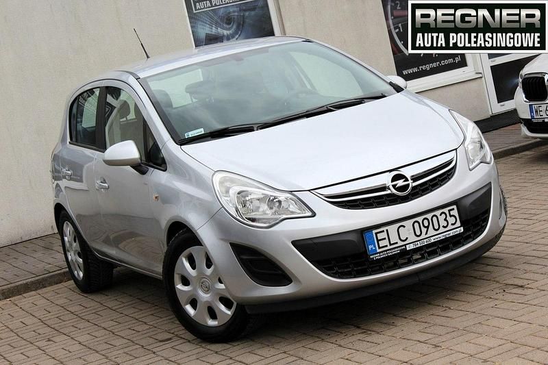 Srebrny (metalik) Używany 2011 Opel Corsa Hatchback | 18 900 zł (Uczciwa cena) - Obraz 1/4