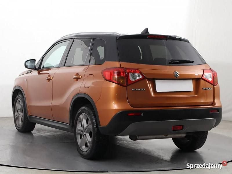 Używany Suzuki Vitara 120 KM (88 kW) 2018 Pomarańczowy SUV