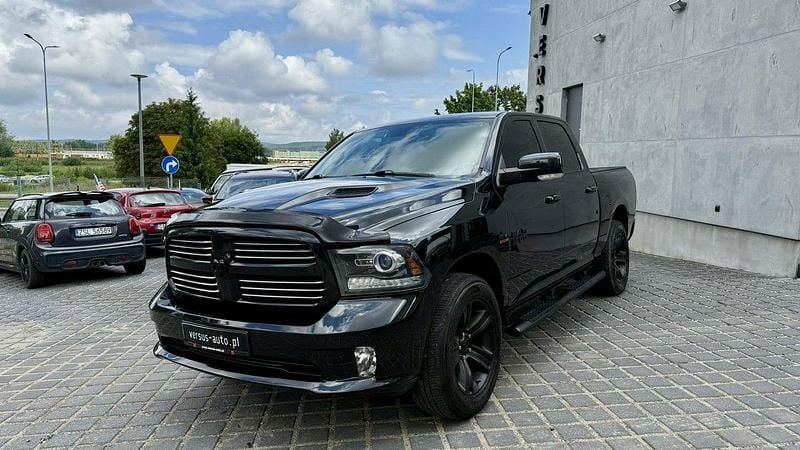 Czarny (metalik) Używany 2015 Dodge Ram Pickup | 104 000 zł (Uczciwa cena) - Obraz 1/4