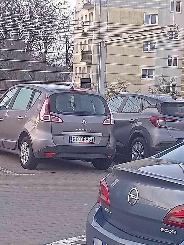 Szary Używany 2010 Renault Scénic III Minivan | 5000 zł - Obraz 1/4