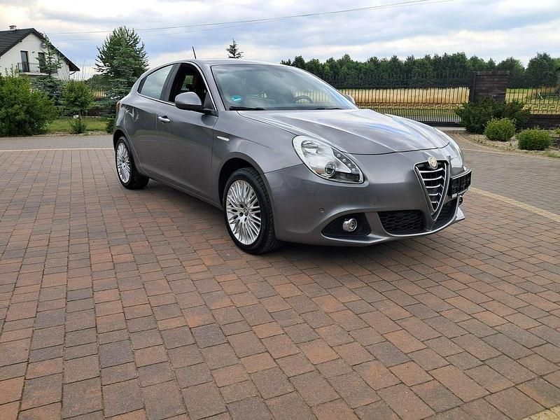 Szary Używany 2015 Alfa Romeo Giulietta Hatchback | 36 800 zł (Uczciwa cena) - Obraz 1/4