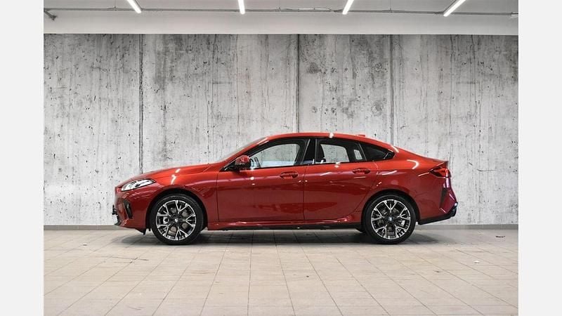 Używany BMW 220 Shadowline 156 KM (114 kW) 2025 Czerwony fire red metalizowany Coupe