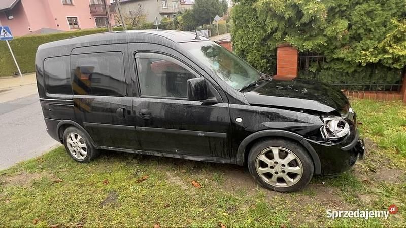 Czarny Używany 2005 Opel Combo Sedan/Limuzyna | 2600 zł - Obraz 1/4