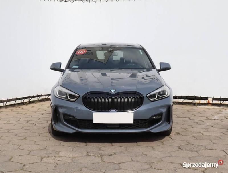 Szary Używany 2021 BMW 120 Hatchback | 91 999 zł - Obraz 1/4