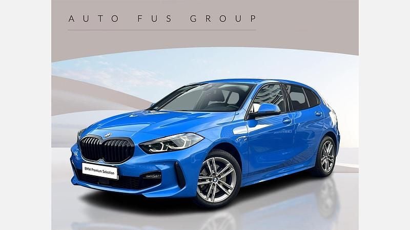 Misano blue metallic metalizowany Używany 2021 BMW 118 Shadowline Hatchback | 94 900 zł (Uczciwa cena) - Obraz 1/3