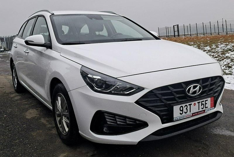 Używany Hyundai i30 110 KM (80 kW) 2022 Biały Kombi
