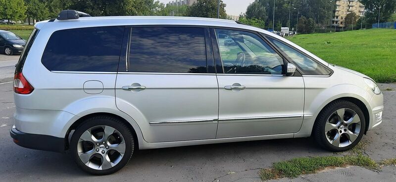 Używany Ford Galaxy Platinum 2012 Srebrny Minivan