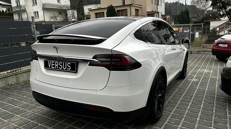 Używany Tesla Model X 397 kW (540 KM) 2017 Biały (metalik) SUV