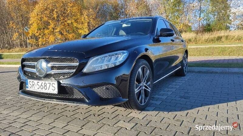 Używany Mercedes C300e 320 KM (235 kW) 2020 Czarny Kombi