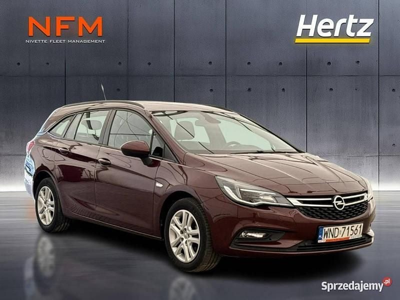 Bordowy (metalik) Używany 2018 Opel Astra Enjoy Kombi | 36 500 zł (Uczciwa cena) - Obraz 1/3