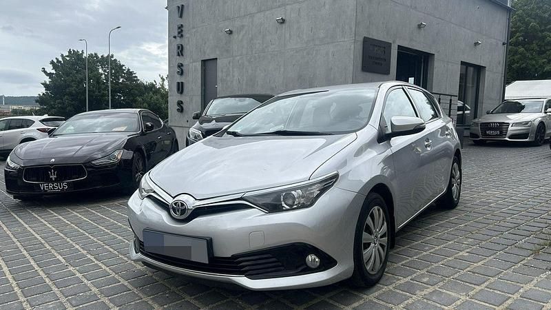 Srebrny Używany 2016 Toyota Auris Kombi | 38 000 zł (Uczciwa cena) - Obraz 1/4