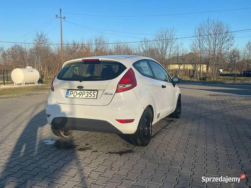 Używany Ford Fiesta 2012 Biały Van
