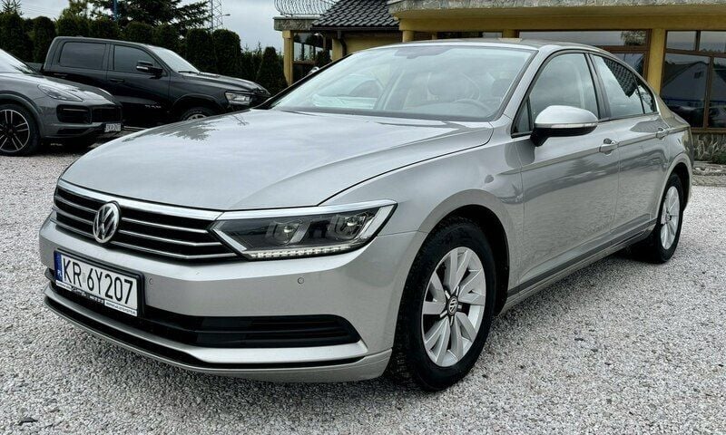 Szary Używany 2017 VW Passat Sedan/Limuzyna | 57 900 zł (Dobra cena) - Obraz 1/4