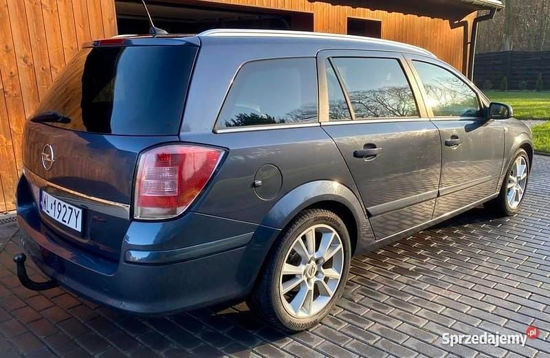 Niebieski Używany 2008 Opel Astra Kombi | 15 900 zł (Drogi) - Obraz 1/4