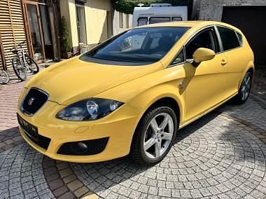 Żółty Używany 2010 Seat Leon Hatchback | 19 900 zł (Uczciwa cena) - Obraz 1/4