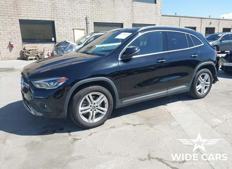 Czarny (metalik) Używany 2021 Mercedes GLA250 SUV | 68 300 zł - Obraz 1/4