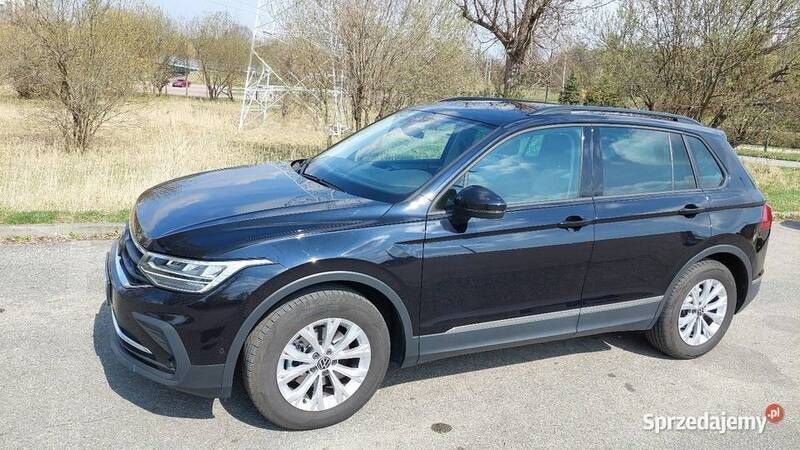 Czarny Używany 2024 VW Tiguan Life SUV | 137 900 zł (Drogi) - Obraz 1/4