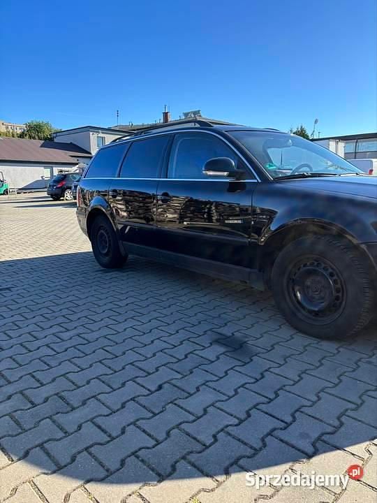Czarny Używany 2004 VW Passat Kombi | 5600 zł (Dość drogi) - Obraz 1/4