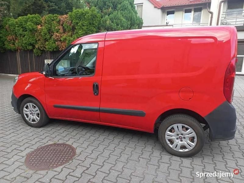 Czerwony Używany 2016 Fiat Doblò Minivan | 19 500 zł (Super Cena) - Obraz 1/4