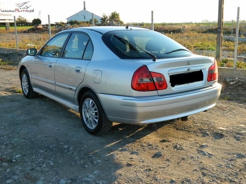 Używany Mitsubishi Carisma 181 KM (133 kW) 2003 Srebrny Sedan/Limuzyna