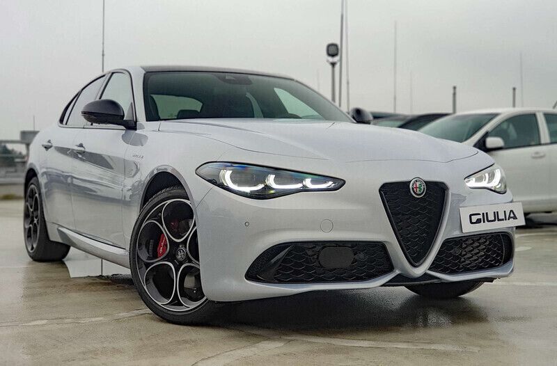 Lakier metalizowany biały moonlight grey Nowe 2025 Alfa Romeo Giulia Veloce Sedan/Limuzyna | 230 940 zł (Uczciwa cena) - Obraz 1/4