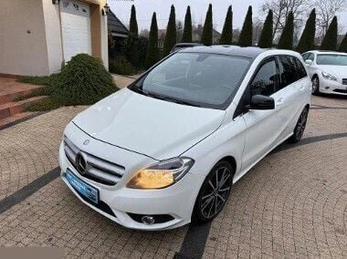 Używany 2015 Mercedes B180 Minivan | 32 900 zł (Super Cena) - Obraz 1/4