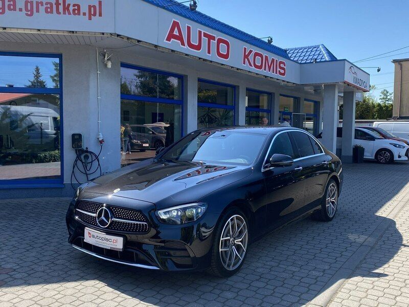 Czarny (metalik) Używany 2020 Mercedes E220 Sedan/Limuzyna | 155 900 zł (Super Cena) - Obraz 1/4
