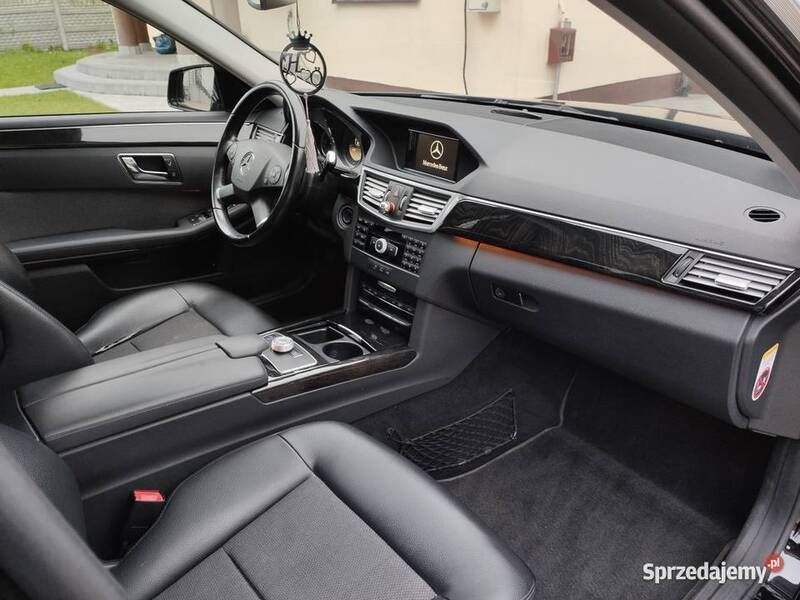 Używany Mercedes E250 Avantgarde 2011 Czarny Sedan/Limuzyna