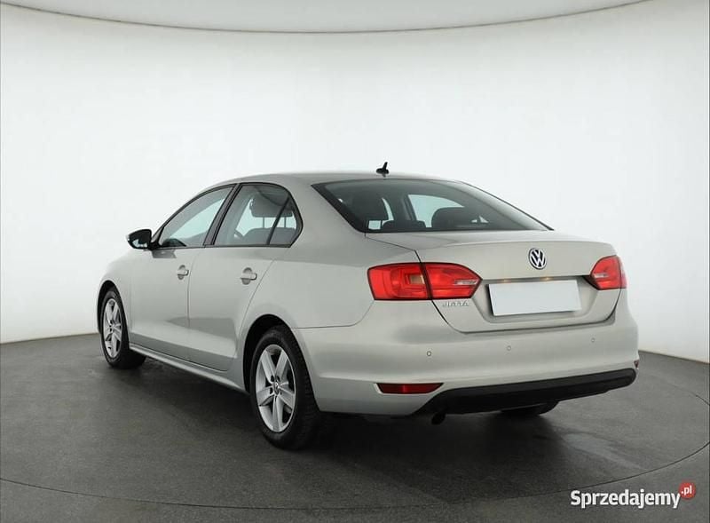 Używany VW Jetta 105 KM (77 kW) 2011 Beżowy Sedan/Limuzyna