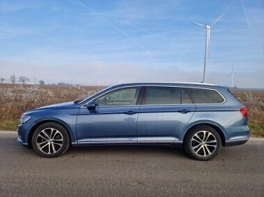 Niebieski Używany 2017 VW Passat Kombi | 72 900 zł (Uczciwa cena) - Obraz 1/4