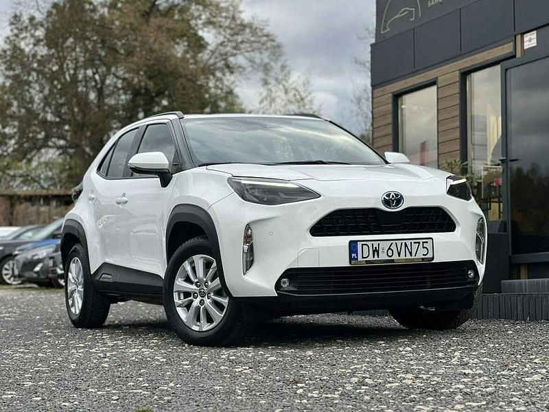 Biały (metalik) Używany 2023 Toyota Yaris Cross SUV | 69 900 zł - Obraz 1/4