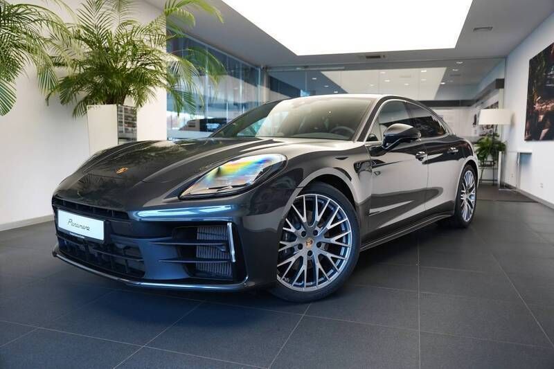 Volcano grey metallic Nowe 2024 Porsche Panamera 4 Sedan/Limuzyna | 689 103 zł (Dobra cena) - Obraz 1/4