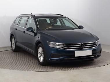 Niebieski Używany 2021 VW Passat Kombi | 62 999 zł (Dobra cena) - Obraz 1/4