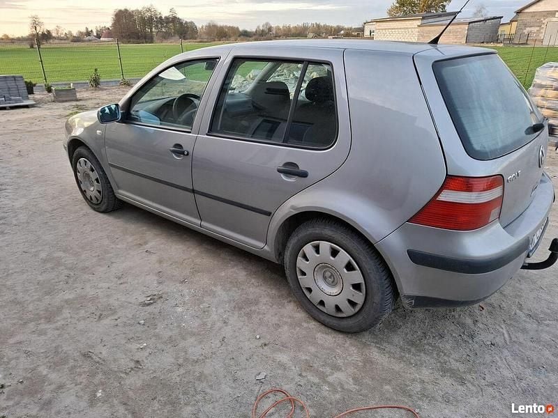 Używany VW Golf IV 101 KM (74 kW) 2002 Srebrny Sedan/Limuzyna