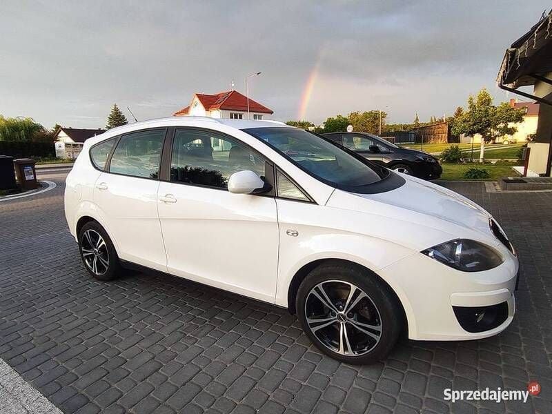 Biały Używany 2011 Seat Altea XL Minivan | 23 700 zł - Obraz 1/4